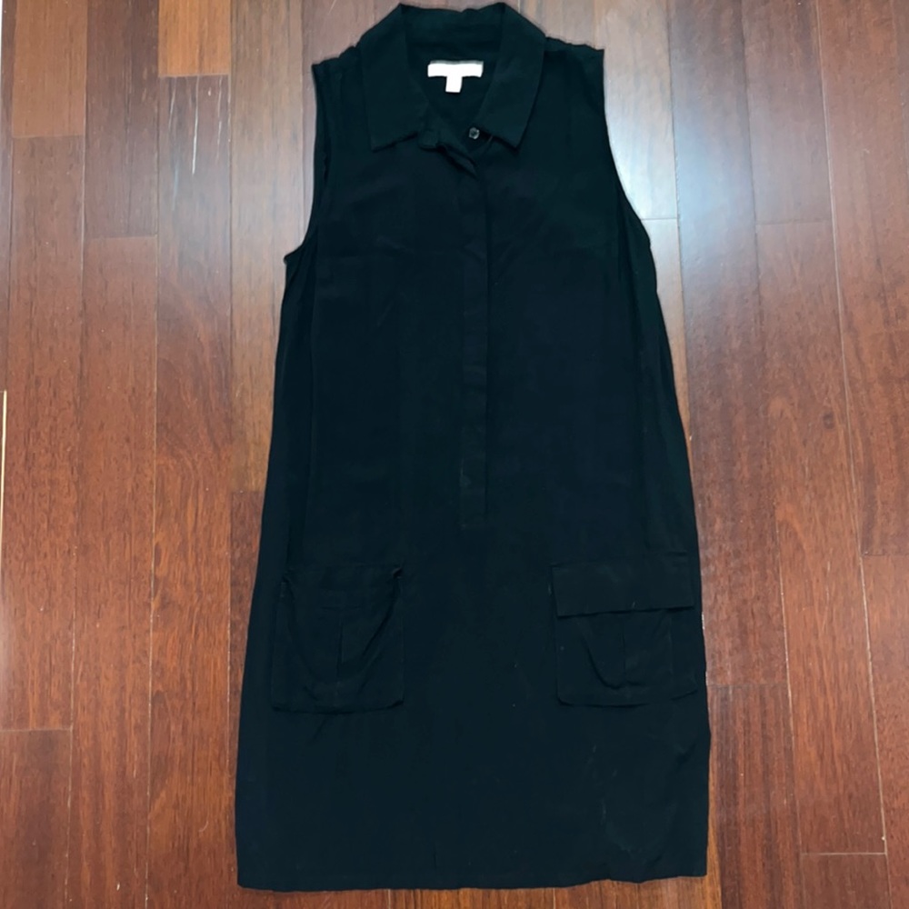 Black sleeveless dress